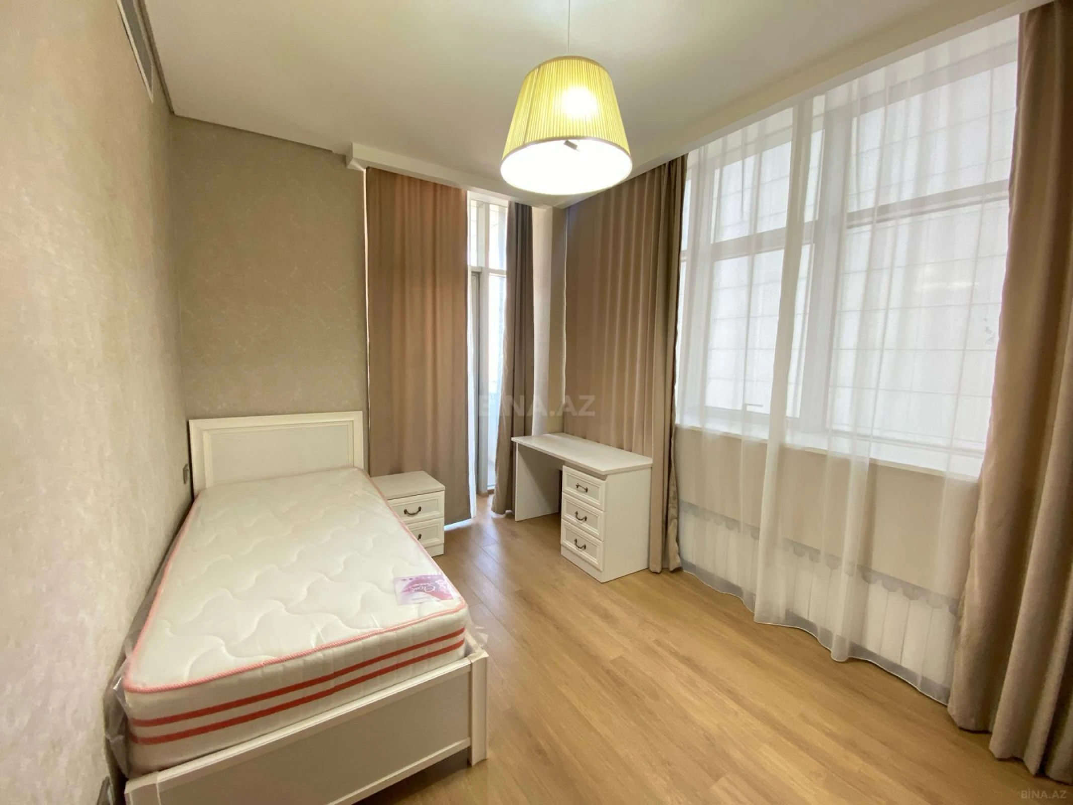 Kirayə verilir 4 otaqlı mənzil 201 m²
