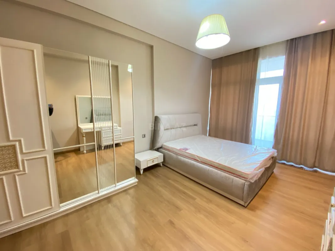 Kirayə verilir 4 otaqlı mənzil 201 m²