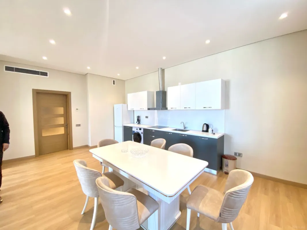 Kirayə verilir 4 otaqlı mənzil 201 m²