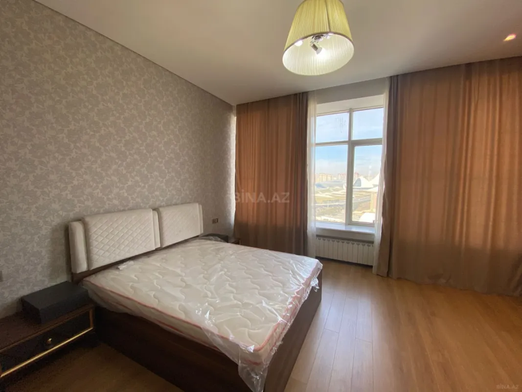 Kirayə verilir 4 otaqlı mənzil 201 m²