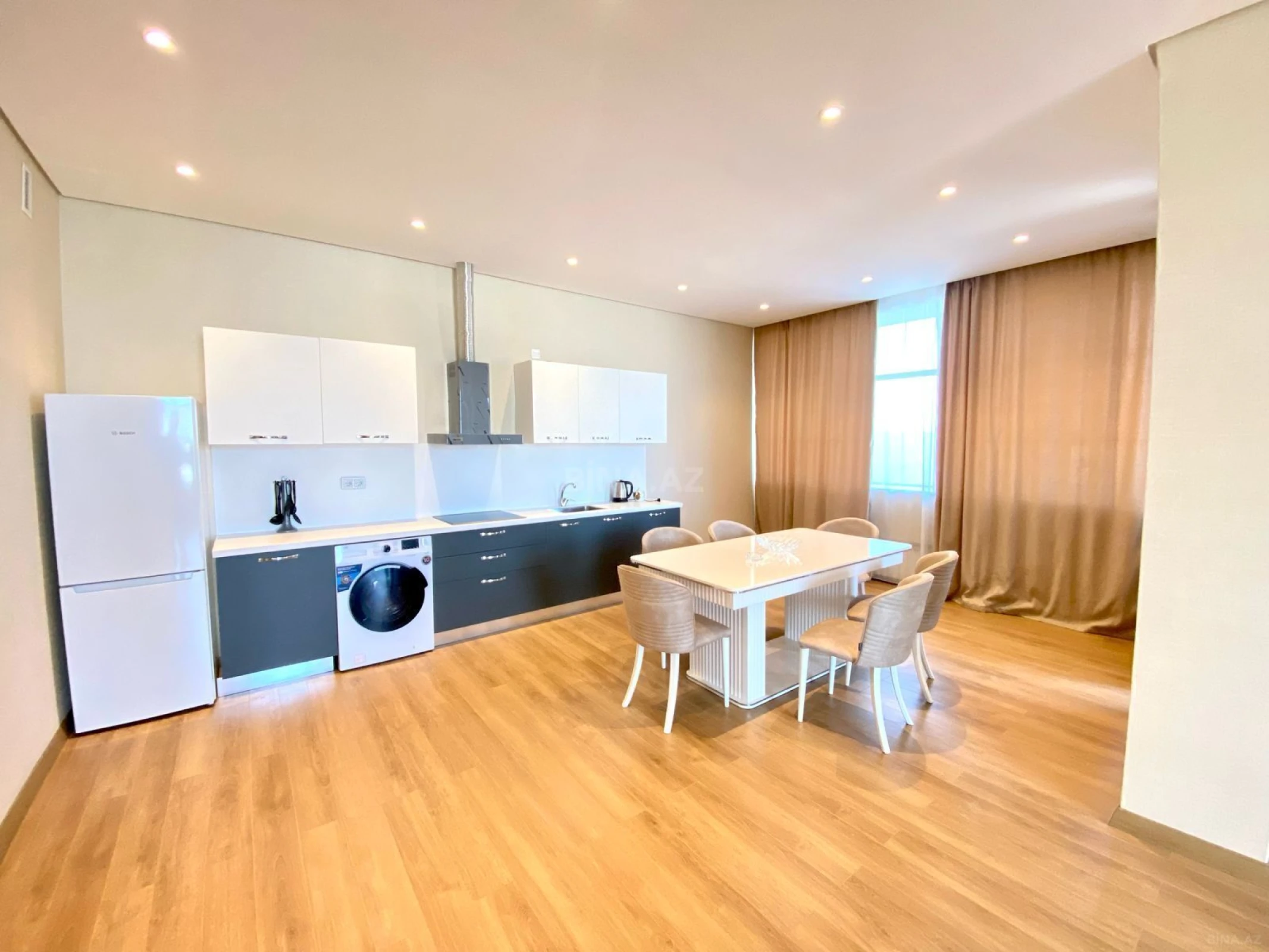 Kirayə verilir 4 otaqlı mənzil 201 m²