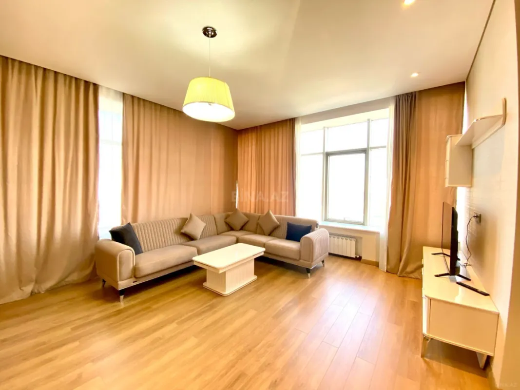 Kirayə verilir 4 otaqlı mənzil 201 m²