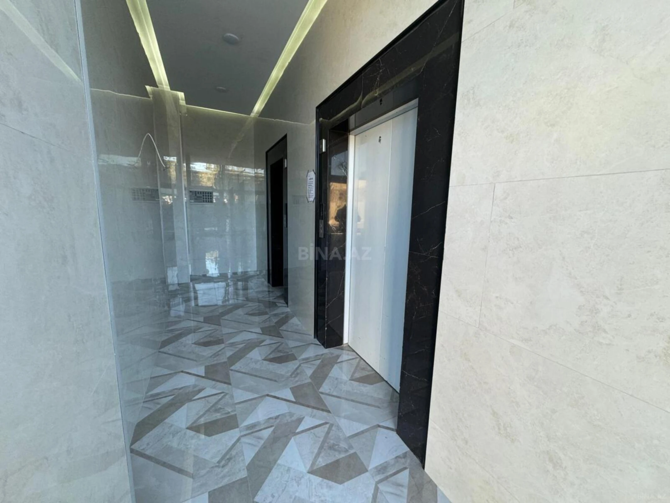 Satılır 4 otaqlı mənzil 149 m²