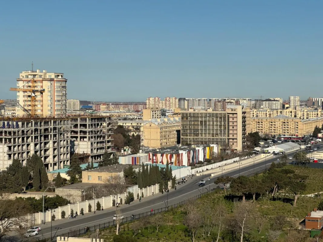 Satılır 4 otaqlı mənzil 149 m²