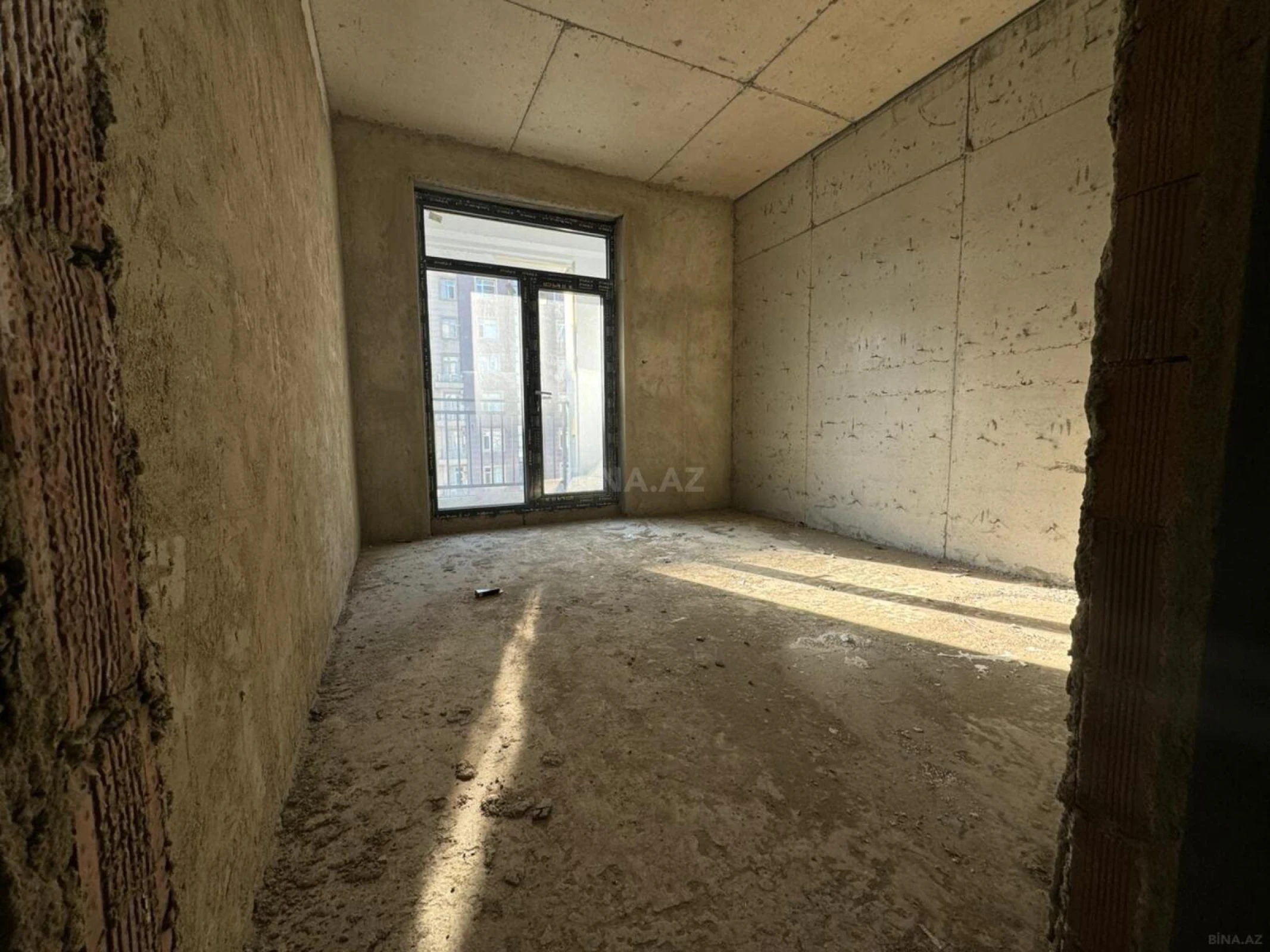 Satılır 4 otaqlı mənzil 149 m²