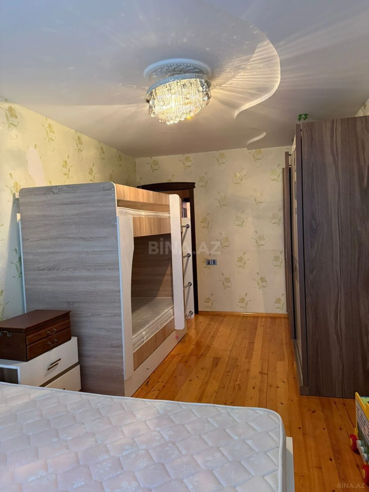 Satılır 4 otaqlı mənzil 90 m²