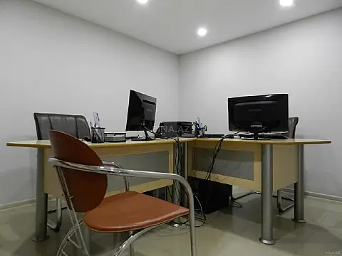 Kirayə verilir 3 otaqlı ofis 60 m²