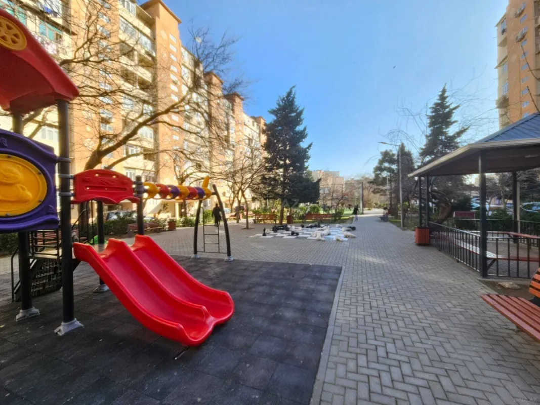 Satılır 1 otaqlı mənzil 40 m²