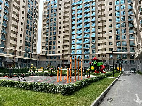 Satılır 2 otaqlı mənzil 80 m² — Bakı, İnşaatçılar 2 otaq 80.00 m²