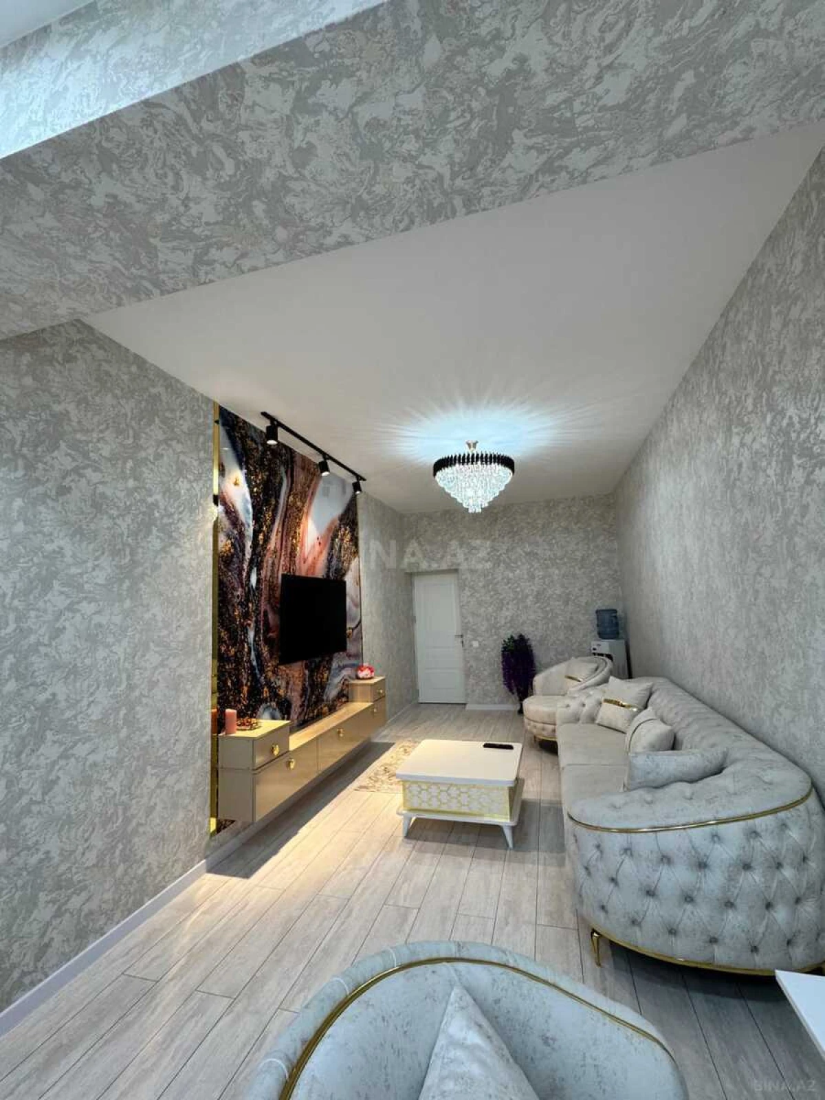 Satılır 2 otaqlı mənzil 68 m²