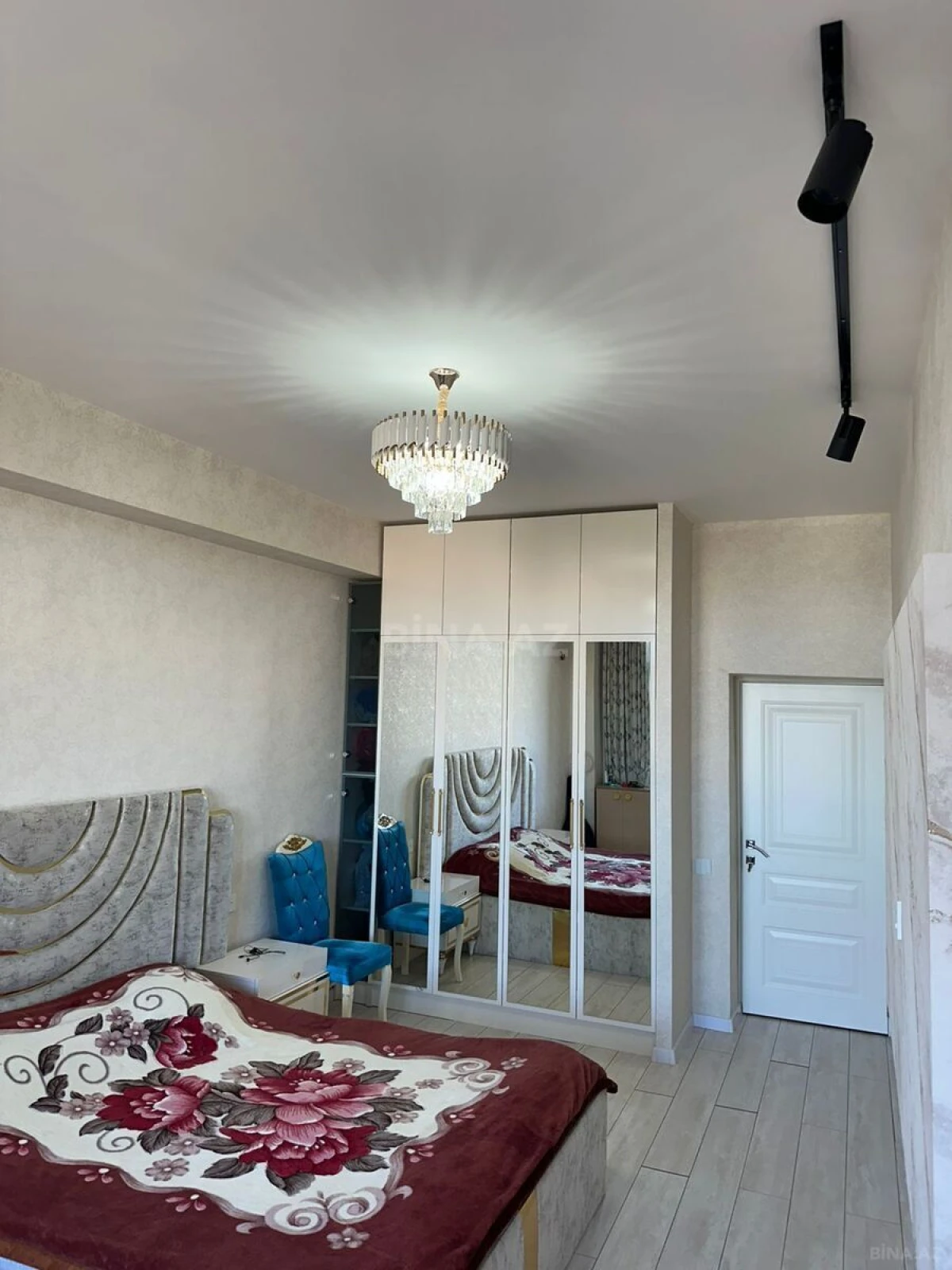 Satılır 2 otaqlı mənzil 68 m²