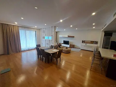 Kirayə verilir 4 otaqlı mənzil 220 m²
