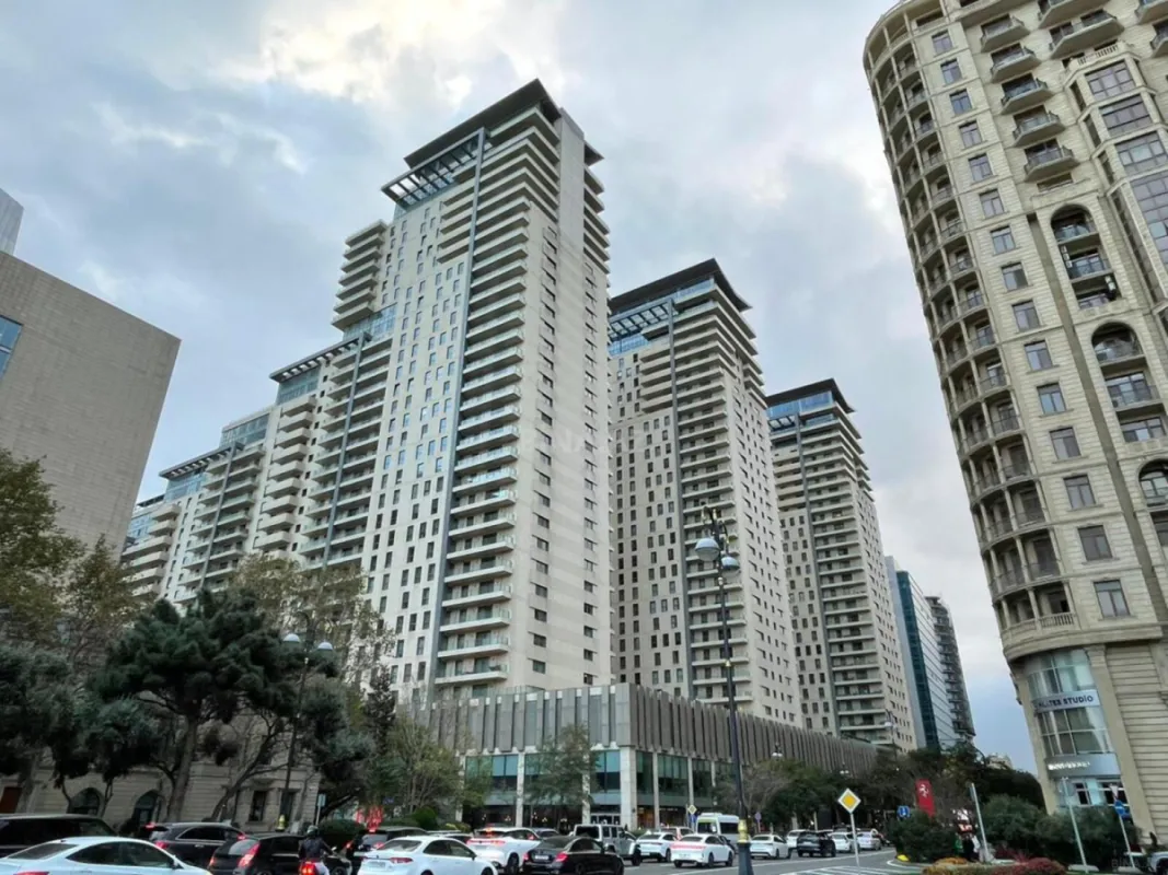 Kirayə verilir 4 otaqlı mənzil 220 m²