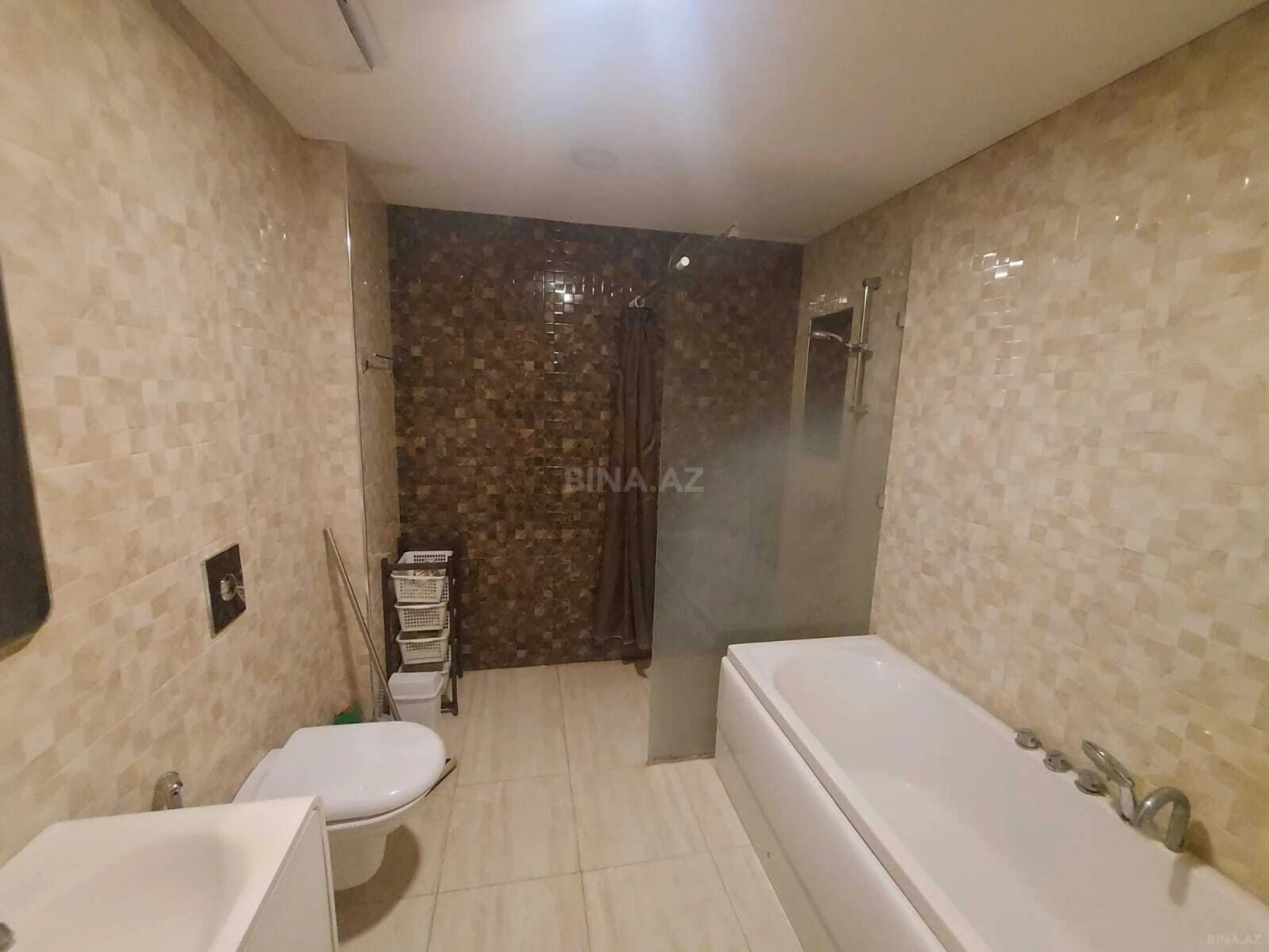 Kirayə verilir 4 otaqlı mənzil 220 m²