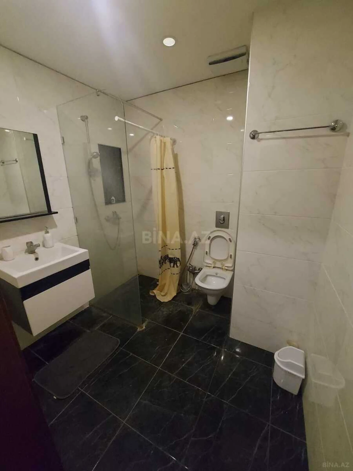 Kirayə verilir 4 otaqlı mənzil 220 m²
