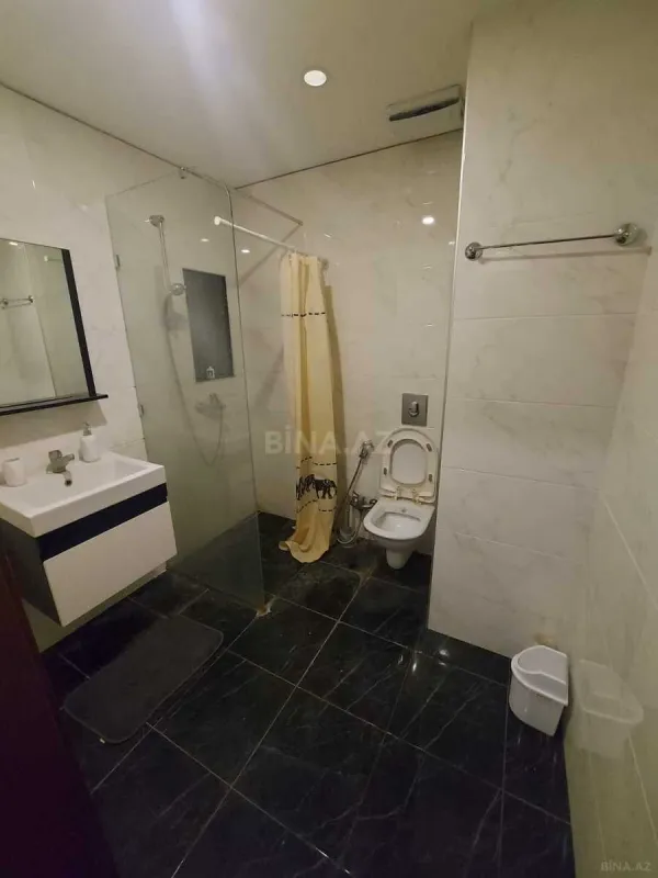 Kirayə verilir 4 otaqlı mənzil 220 m²