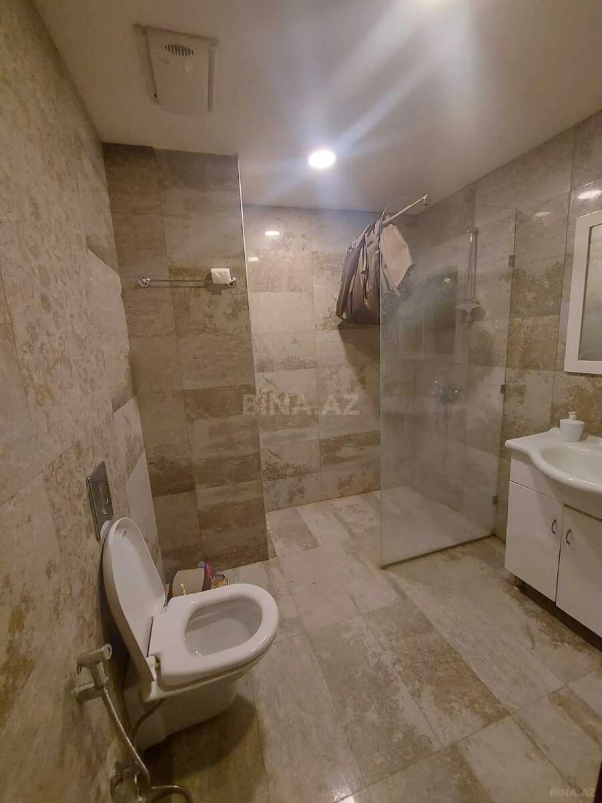 Kirayə verilir 4 otaqlı mənzil 220 m²