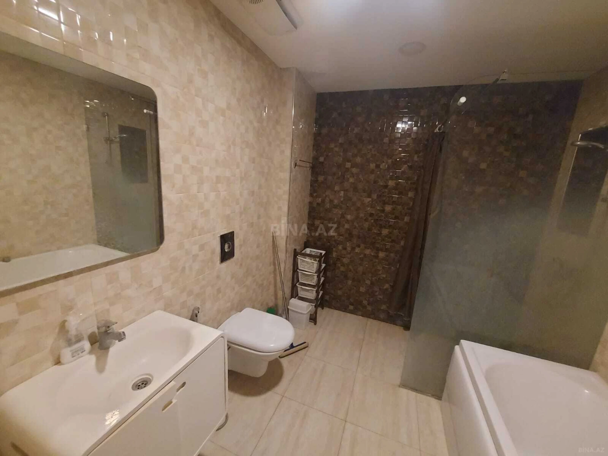 Kirayə verilir 4 otaqlı mənzil 220 m²