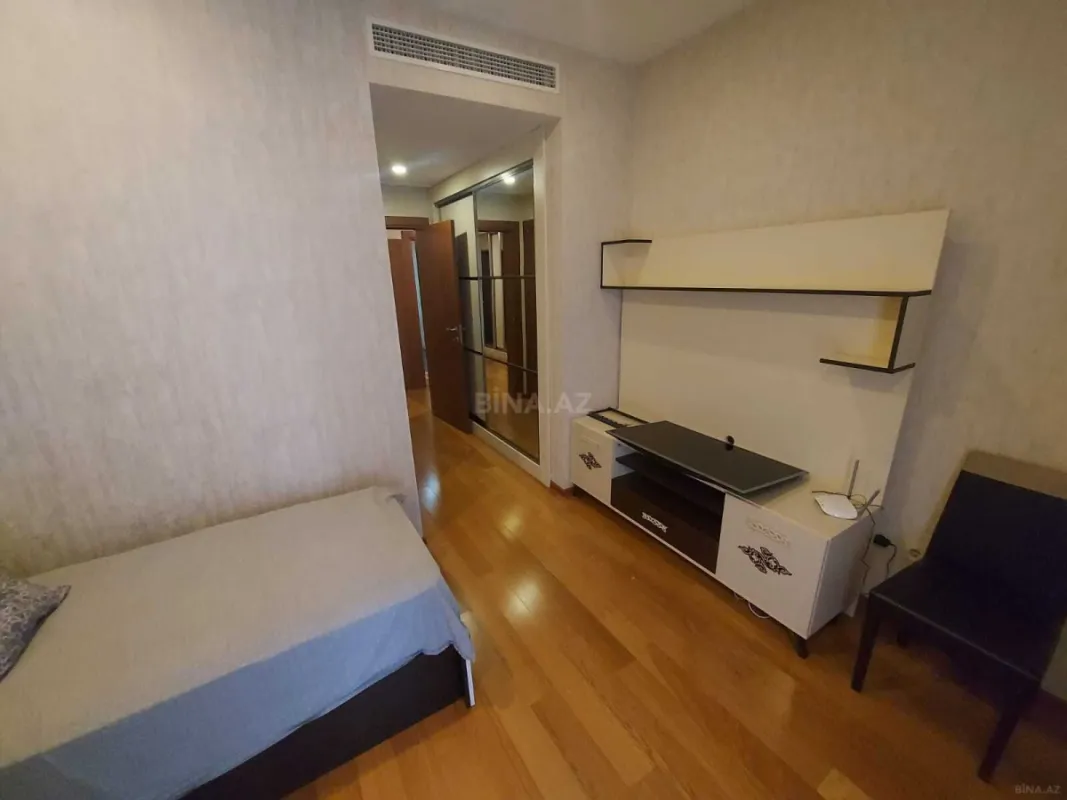 Kirayə verilir 4 otaqlı mənzil 220 m²