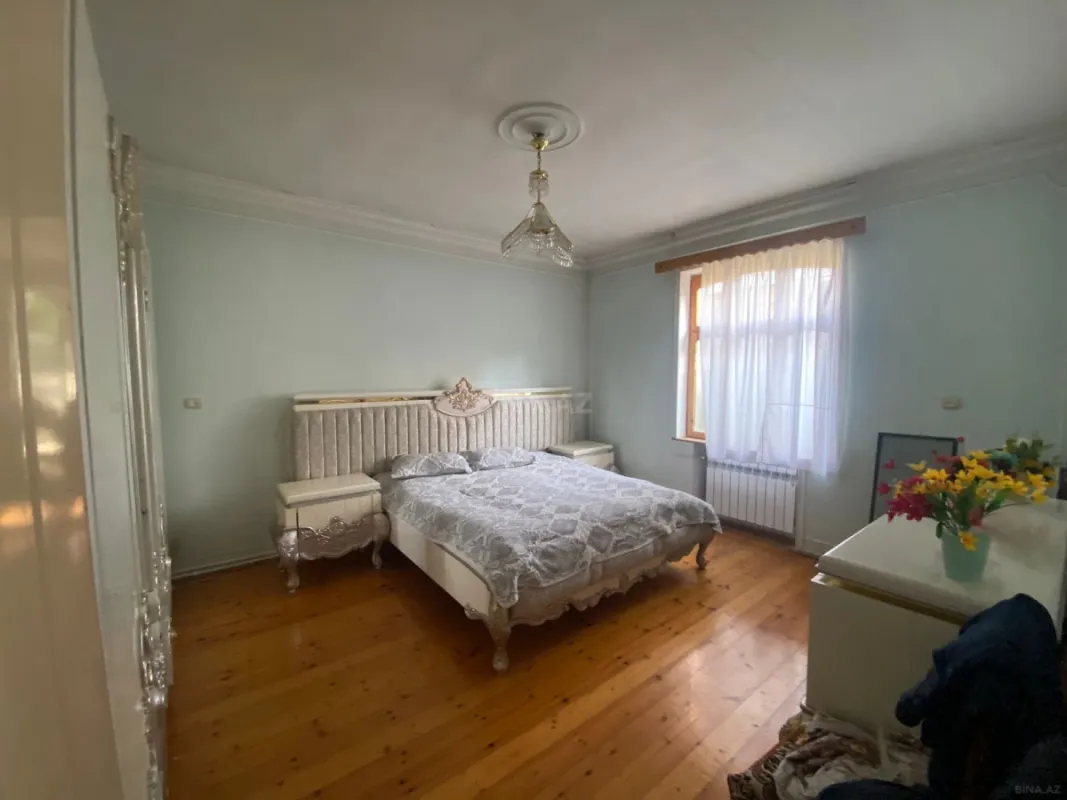 Satılır 7 otaqlı həyət evi 226 m²