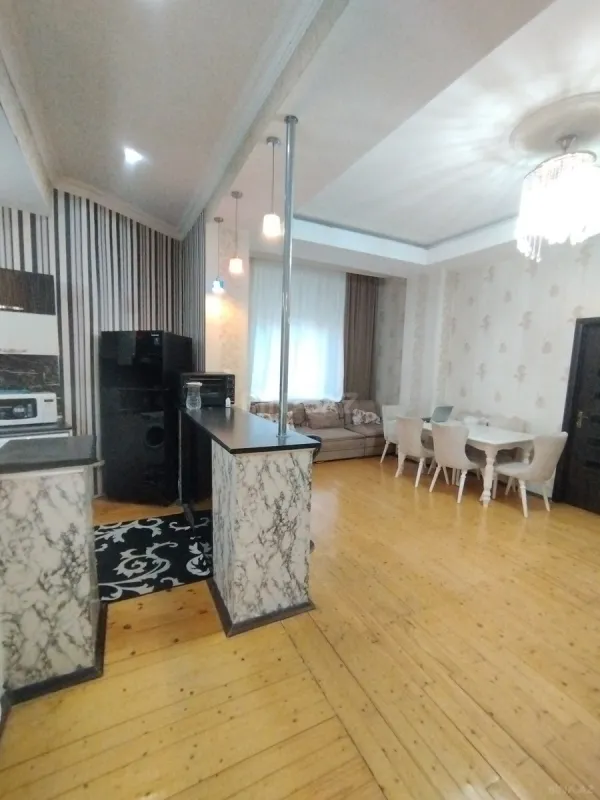 Satılır 2 otaqlı mənzil 65 m²