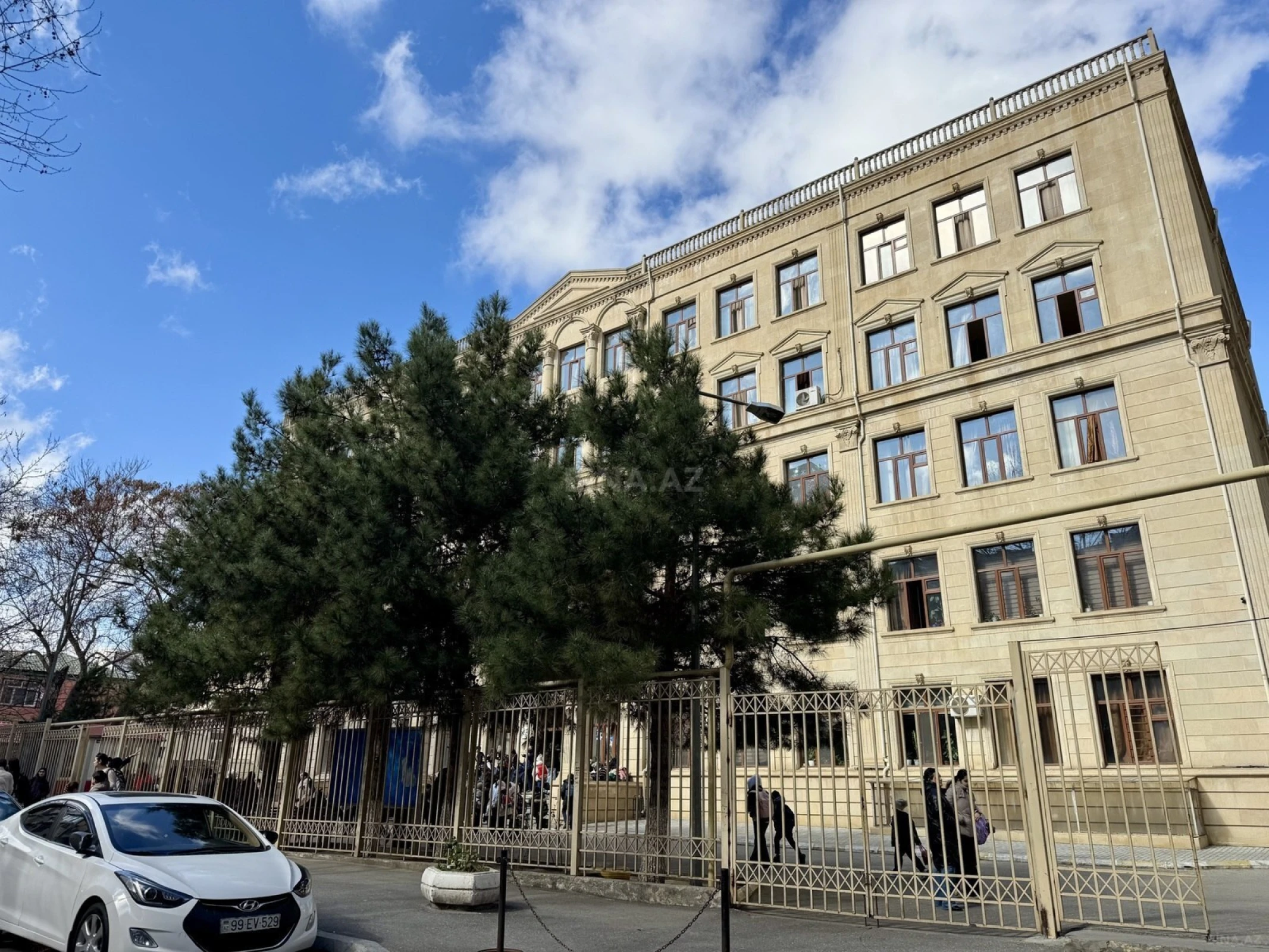 Satılır 3 otaqlı mənzil 120 m²