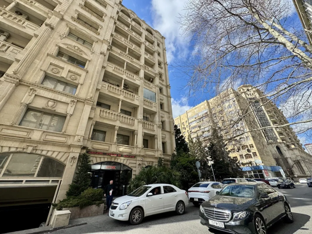 Satılır 3 otaqlı mənzil 120 m²