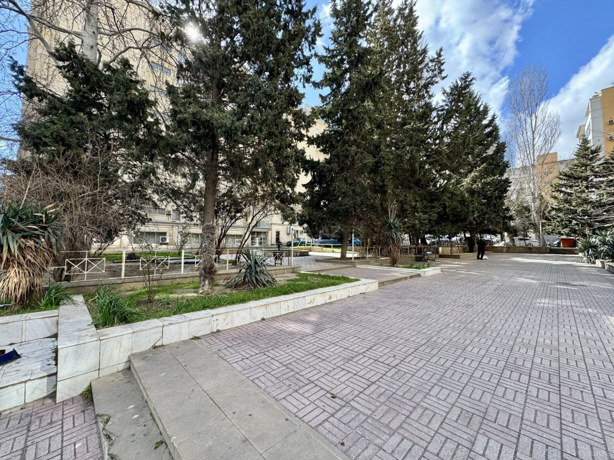 Satılır 3 otaqlı mənzil 120 m²