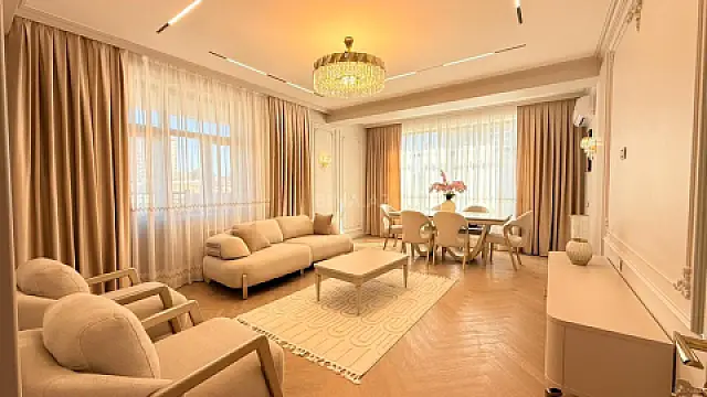 Satılır 3 otaqlı mənzil 113 m²