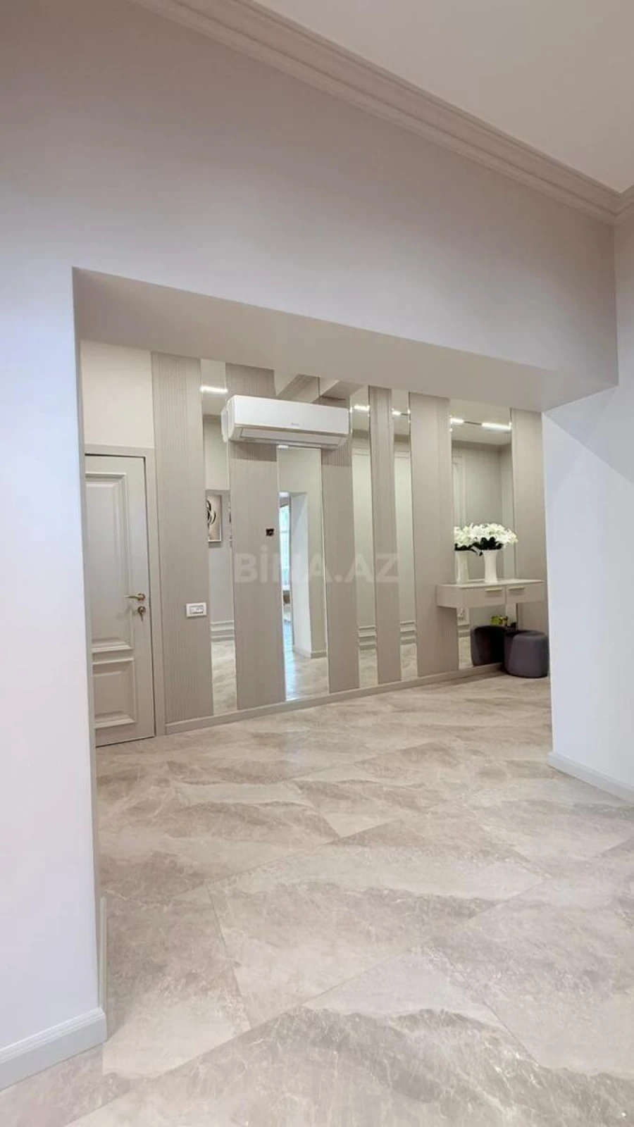 Satılır 3 otaqlı mənzil 113 m²