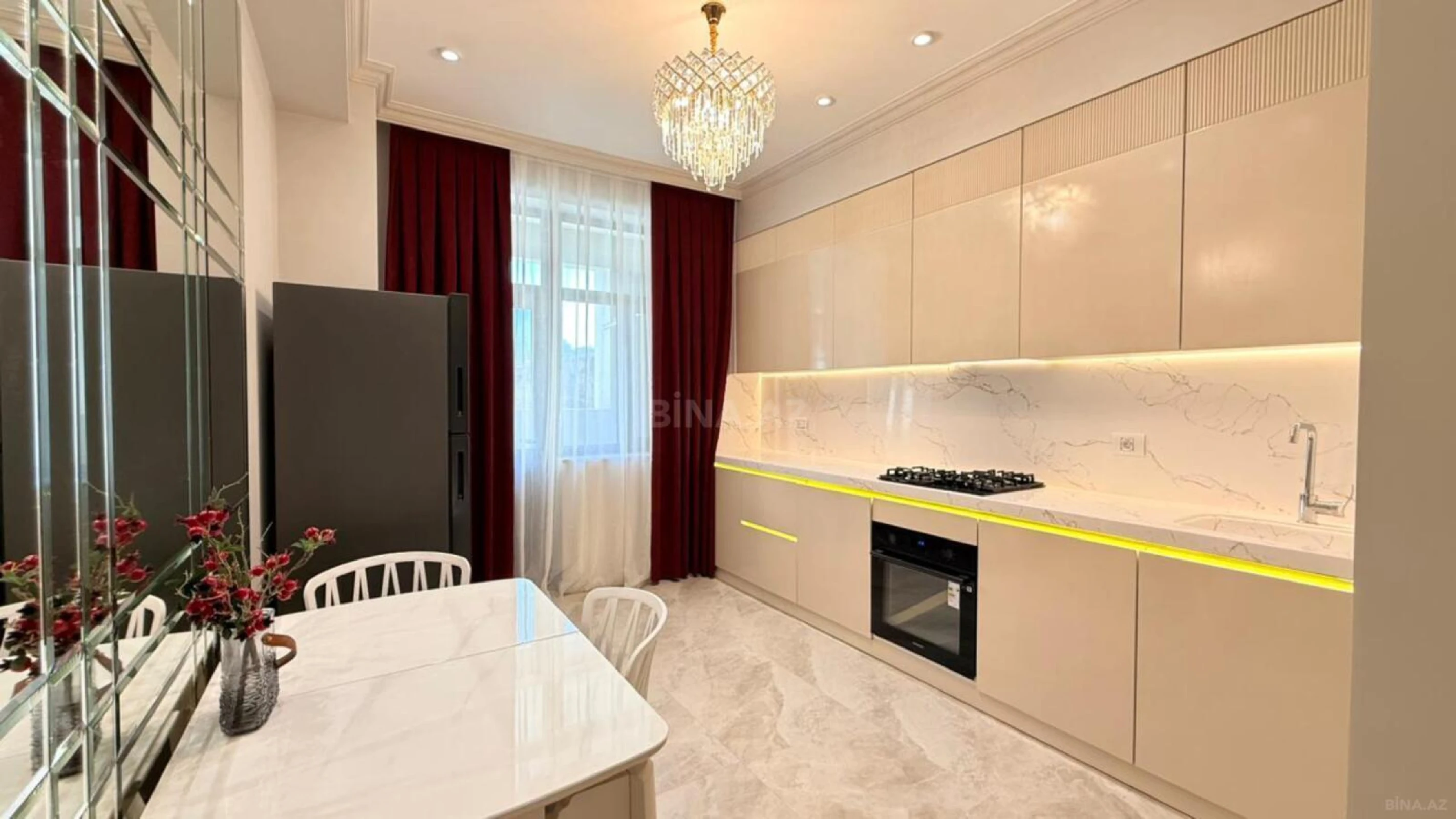 Satılır 3 otaqlı mənzil 113 m²