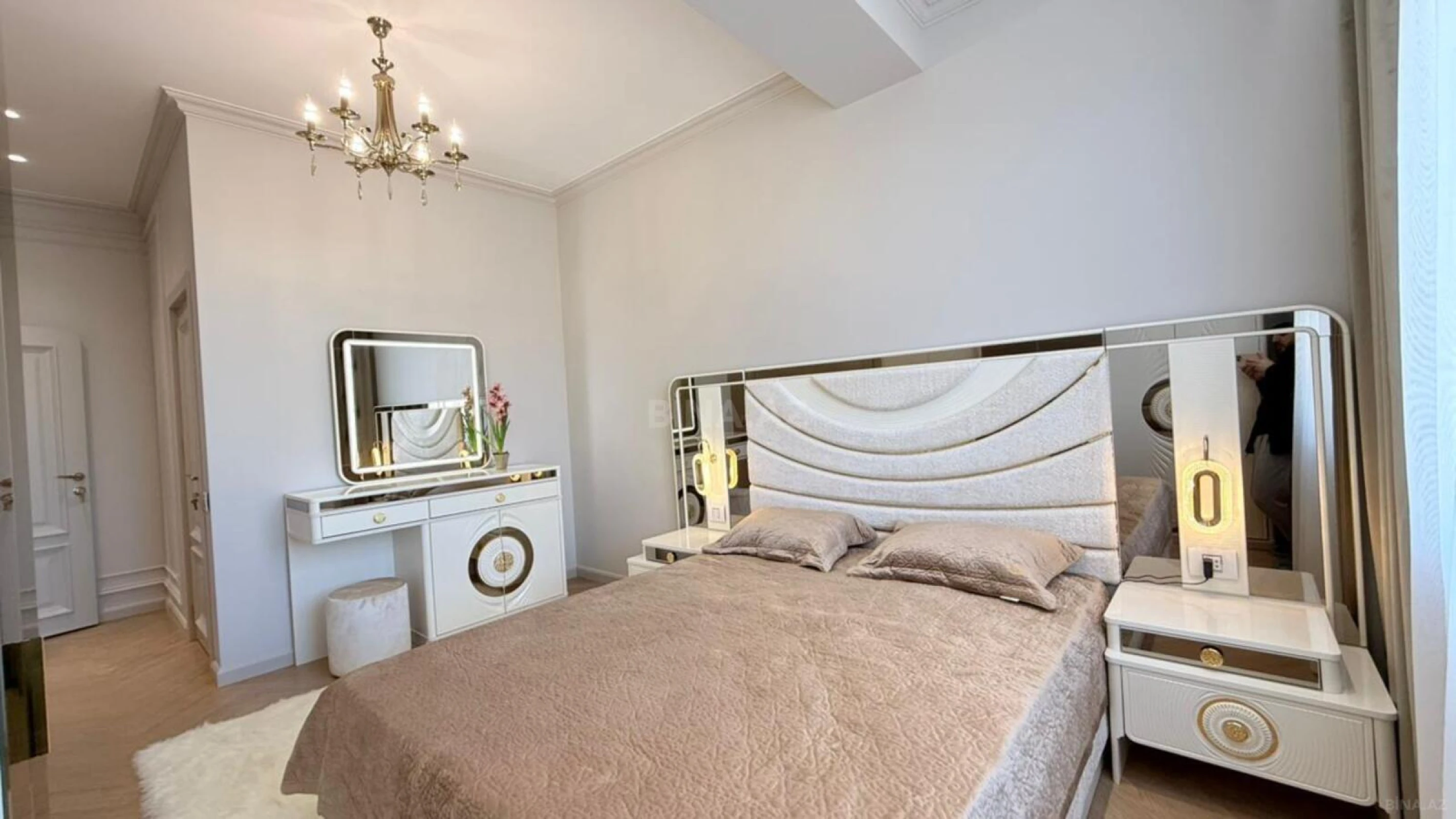 Satılır 3 otaqlı mənzil 113 m²