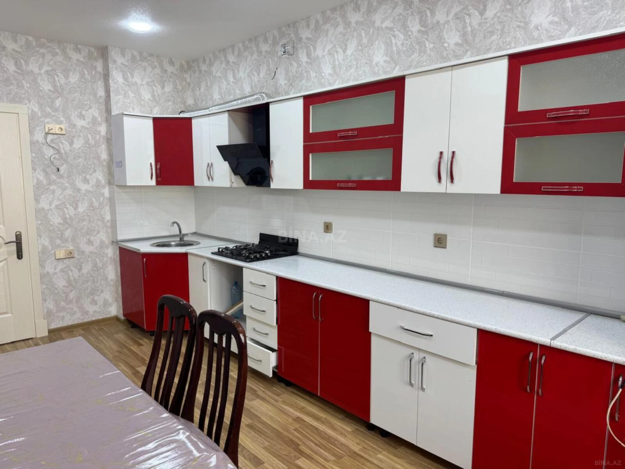 Satılır 3 otaqlı mənzil 106 m²
