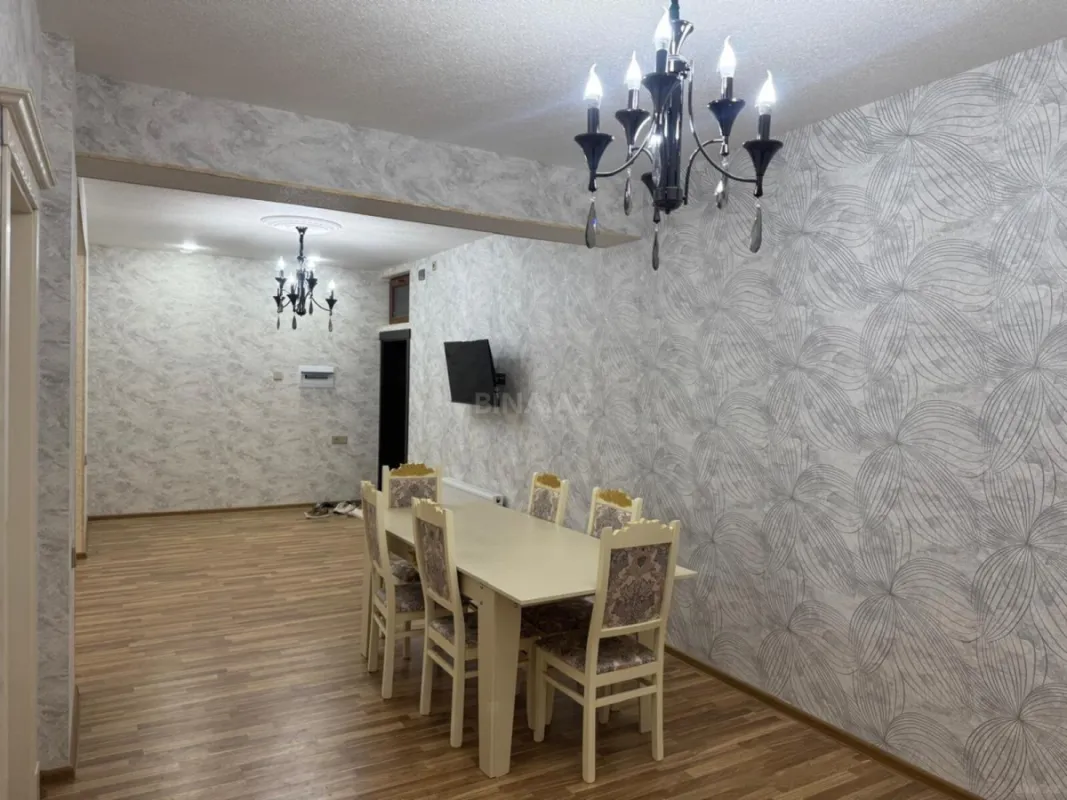 Satılır 3 otaqlı mənzil 106 m²