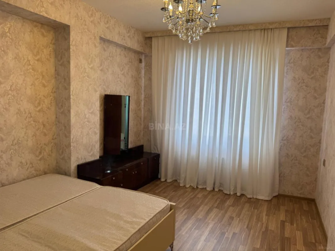 Satılır 3 otaqlı mənzil 106 m²