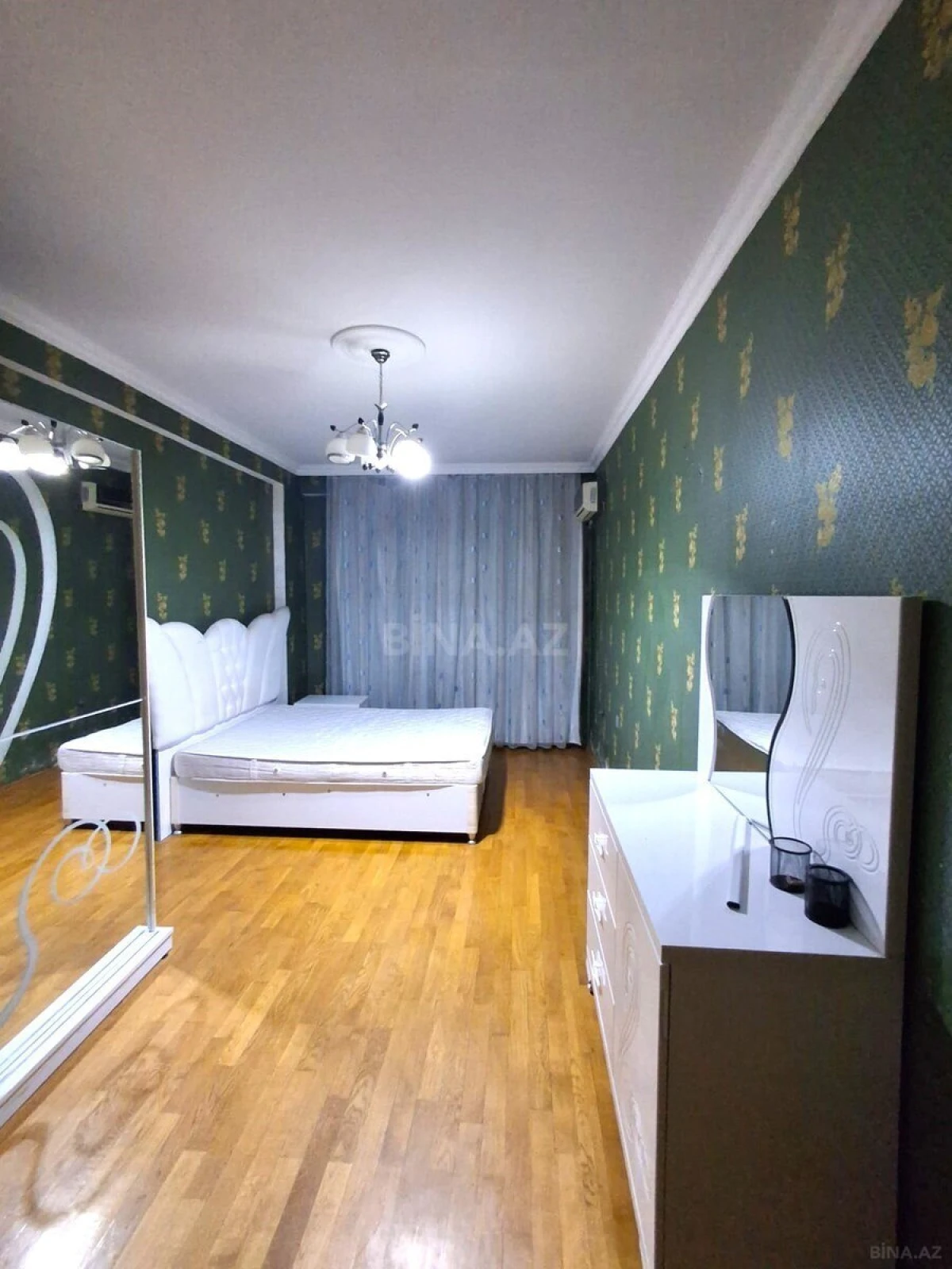 Satılır 3 otaqlı mənzil 150 m²