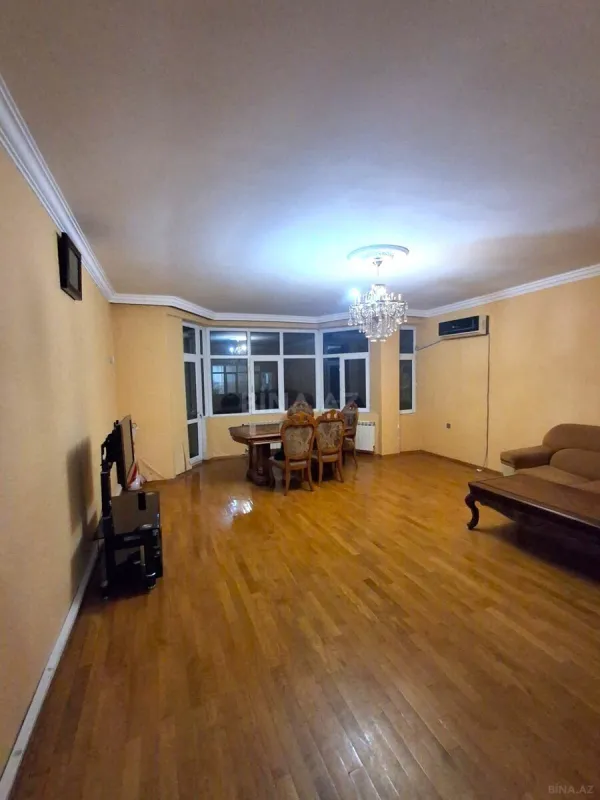 Satılır 3 otaqlı mənzil 150 m²