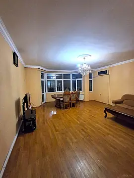 Satılır 3 otaqlı mənzil 150 m² — Bakı, 8-ci kilometr 3 otaq 150.00 m²