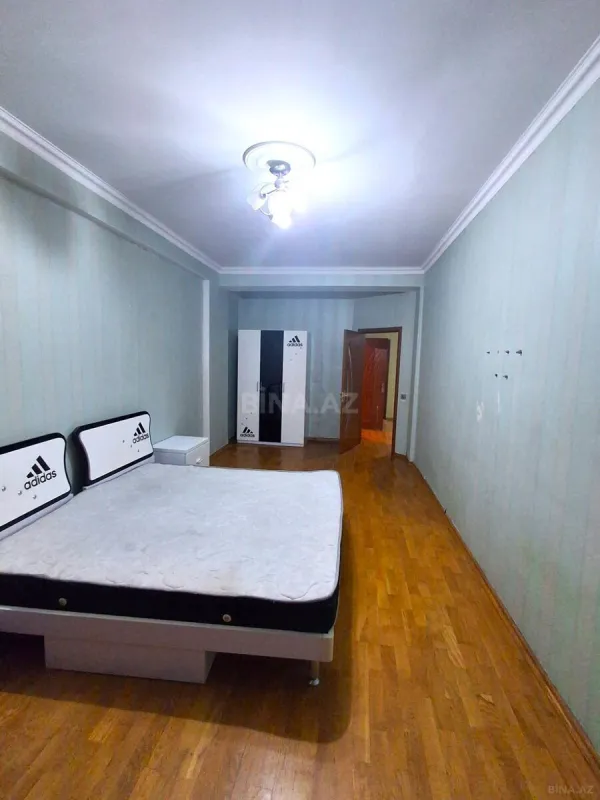 Satılır 3 otaqlı mənzil 150 m²