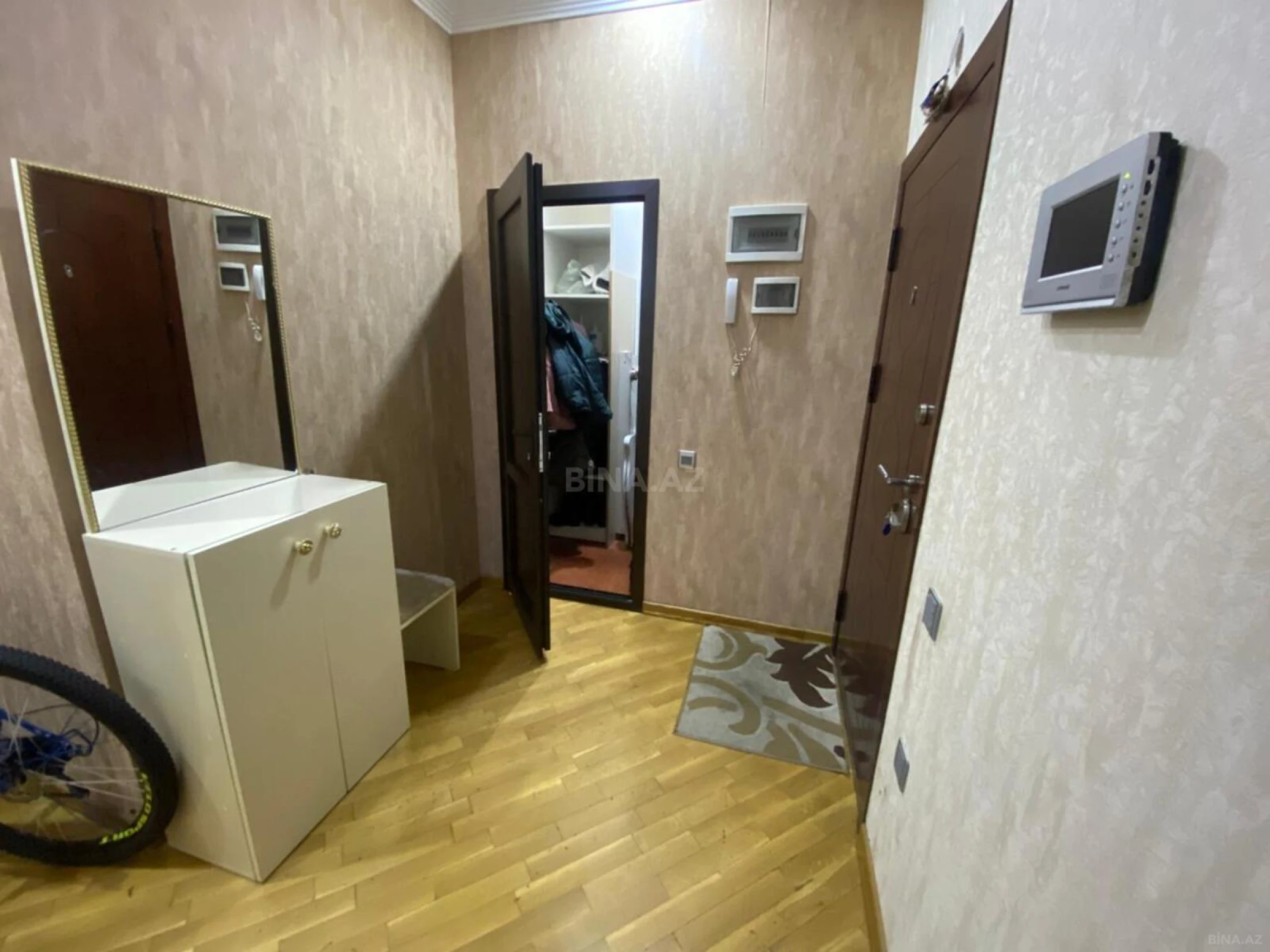 Kirayə verilir 2 otaqlı mənzil 115 m²