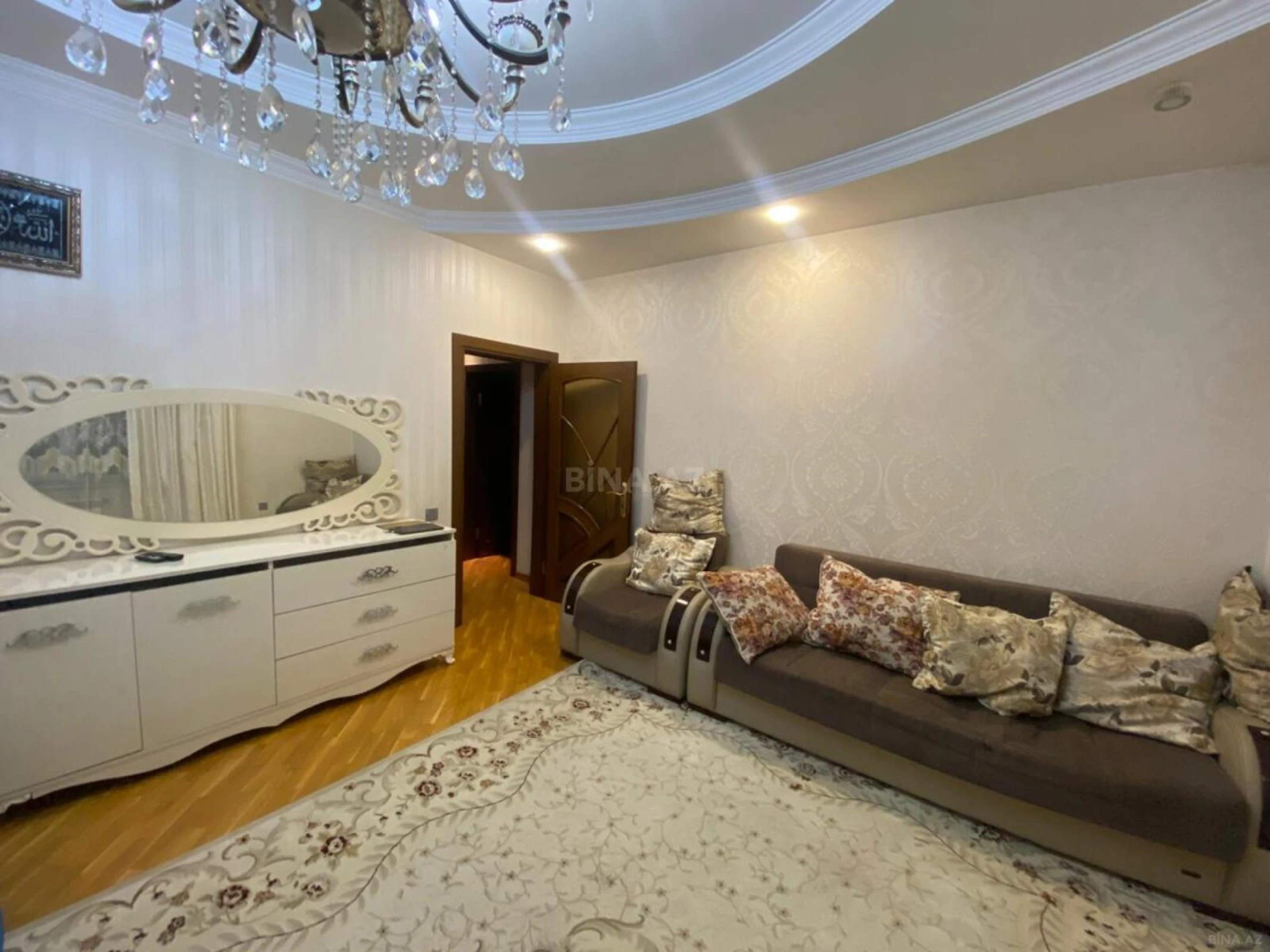 Kirayə verilir 2 otaqlı mənzil 115 m²