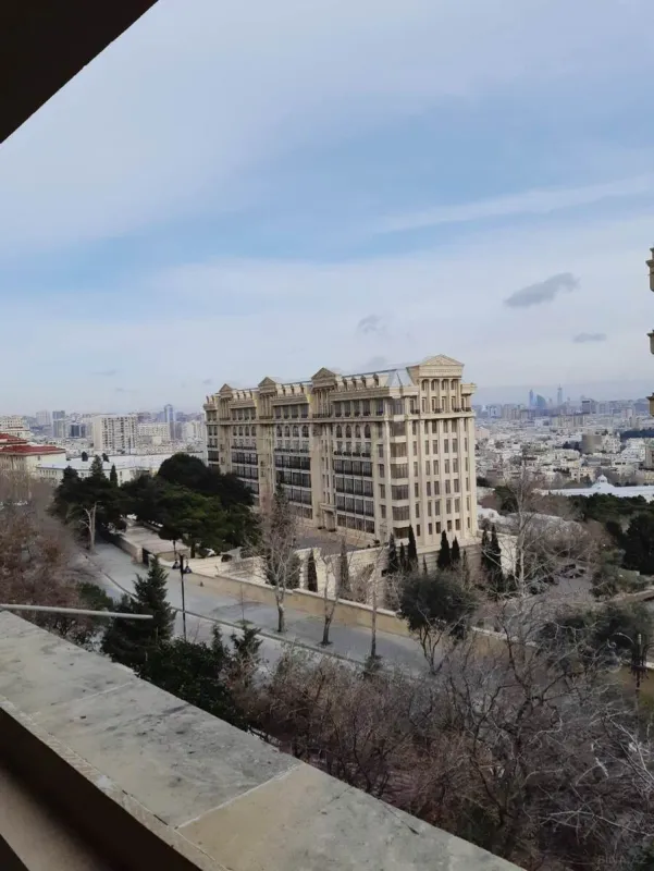 Kirayə verilir 2 otaqlı mənzil 67 m²