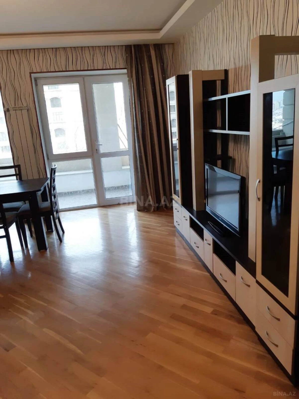 Kirayə verilir 2 otaqlı mənzil 67 m²