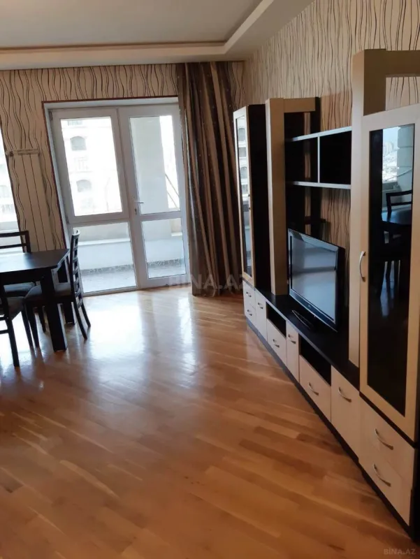 Kirayə verilir 2 otaqlı mənzil 67 m²