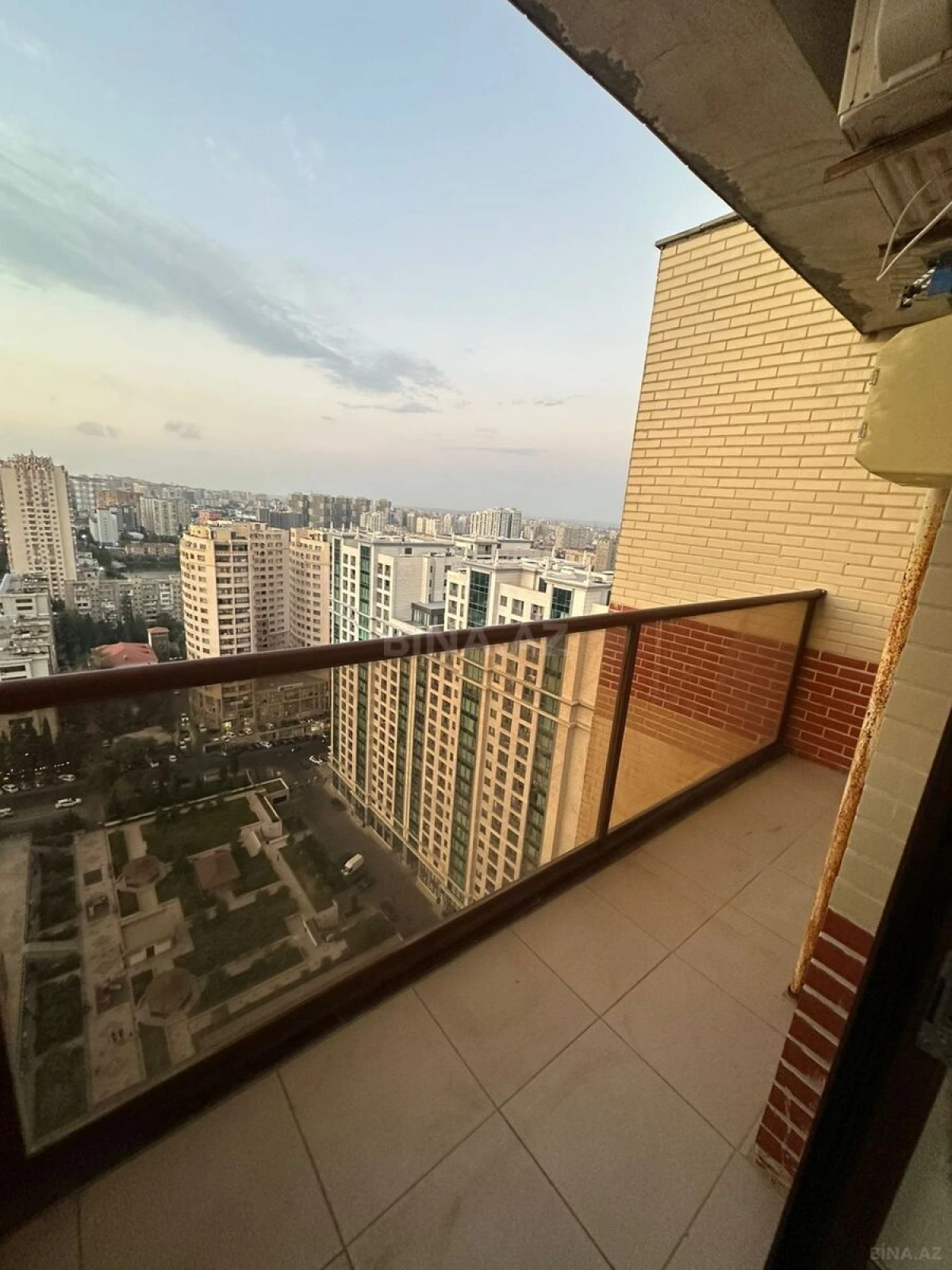 Kirayə verilir 2 otaqlı mənzil 100 m²