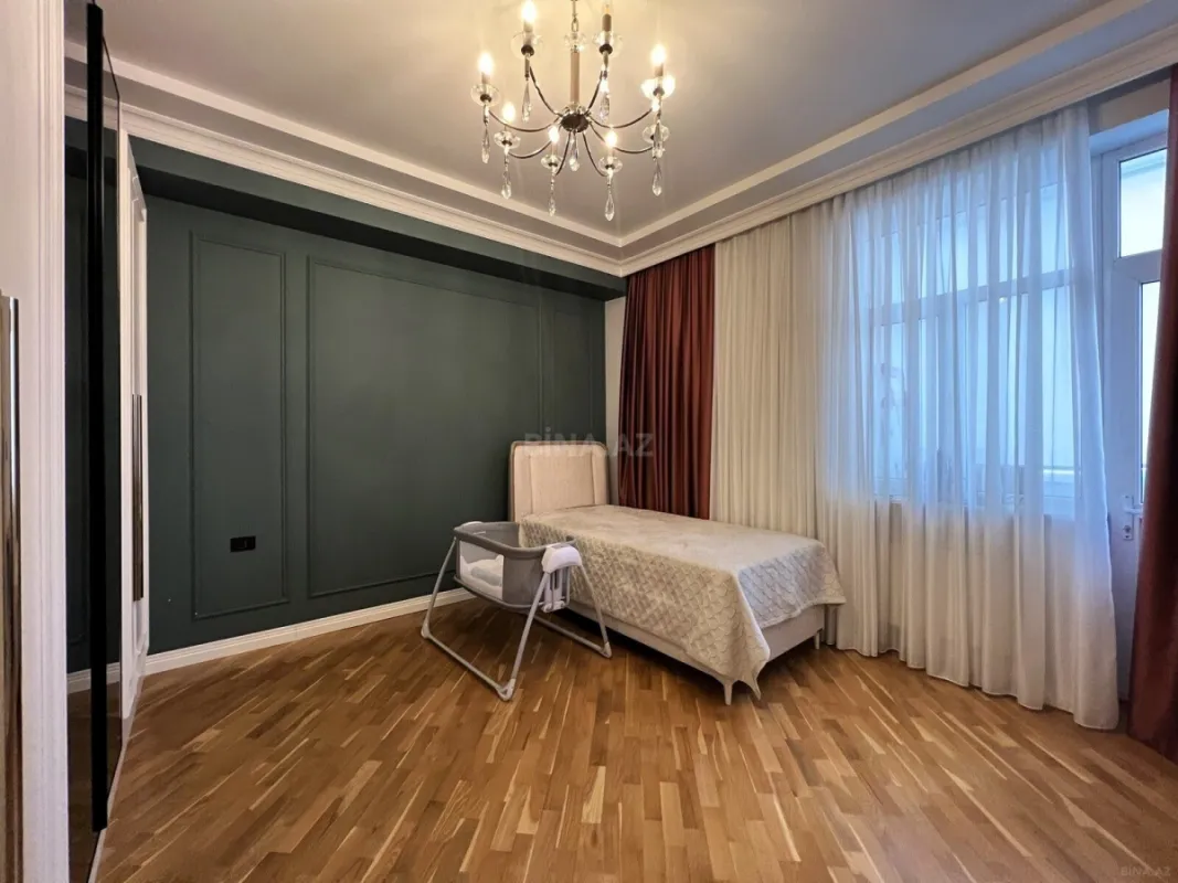 Satılır 3 otaqlı mənzil 140 m²