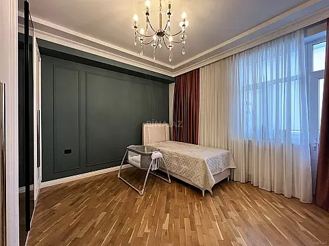 Satılır 3 otaqlı mənzil 140 m²