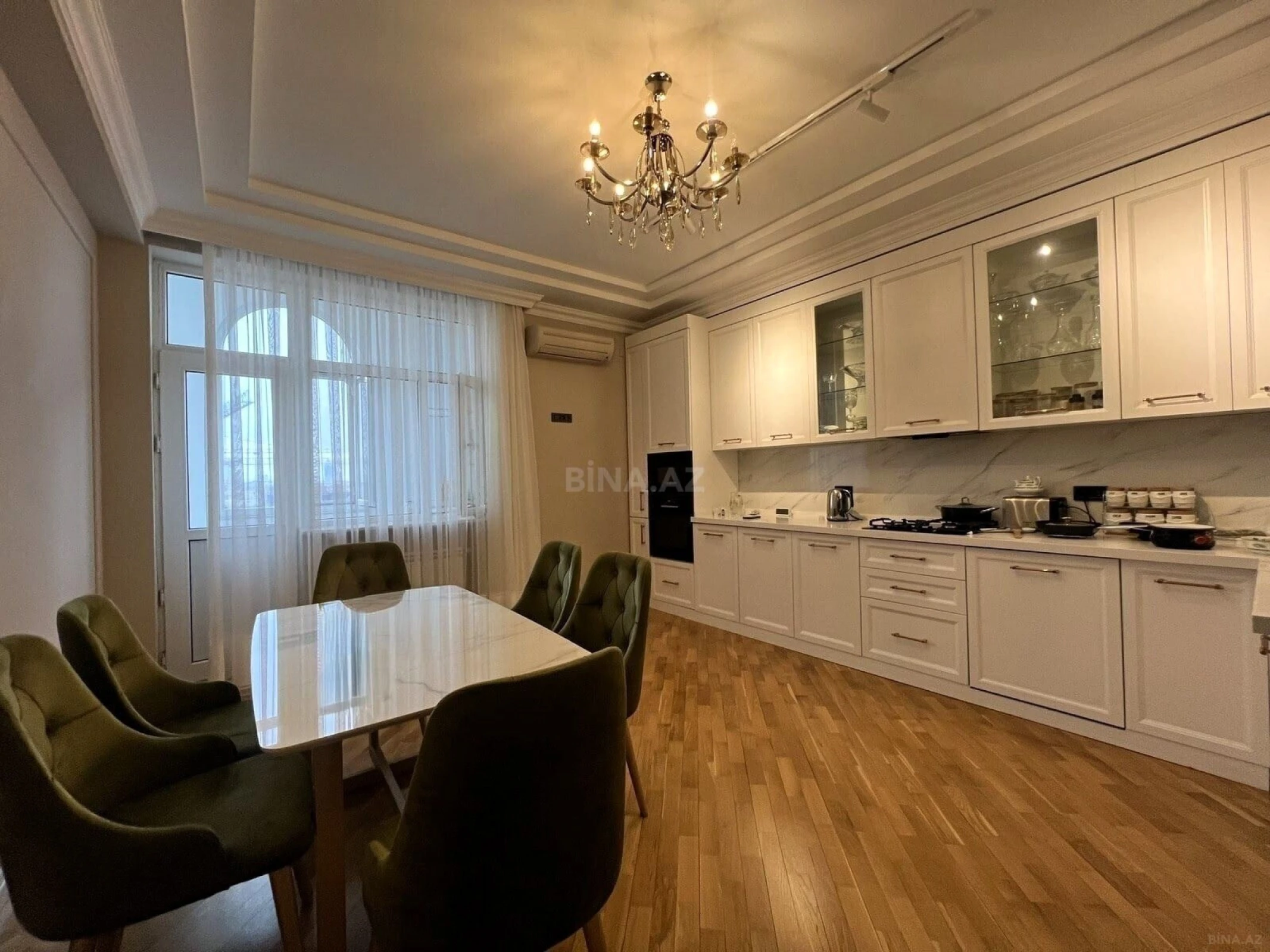 Satılır 3 otaqlı mənzil 140 m²