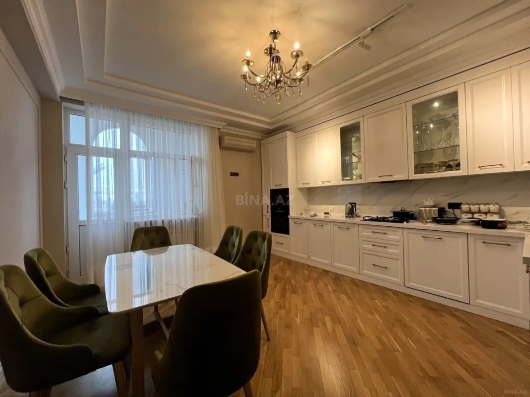 Satılır 3 otaqlı mənzil 140 m²