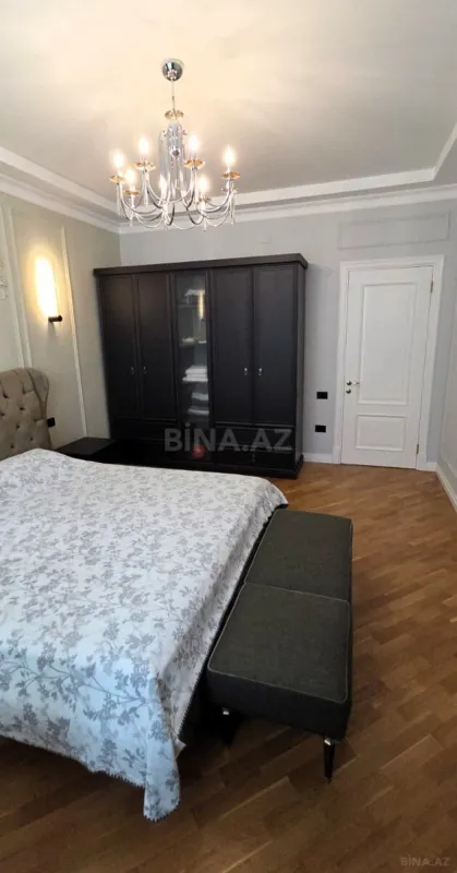 Satılır 3 otaqlı mənzil 140 m²